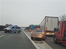 Dlnici D5 ve smru z Prahy na Rozvadov na 103. kilometru zastavila nehoda dvou...