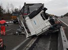 Nehoda dvou kamion zcela uzavela dlnici D5 na 103. kilometru. (1. 2. 2019)
