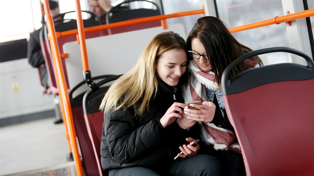 30 letý muž datuje 24 letá žena