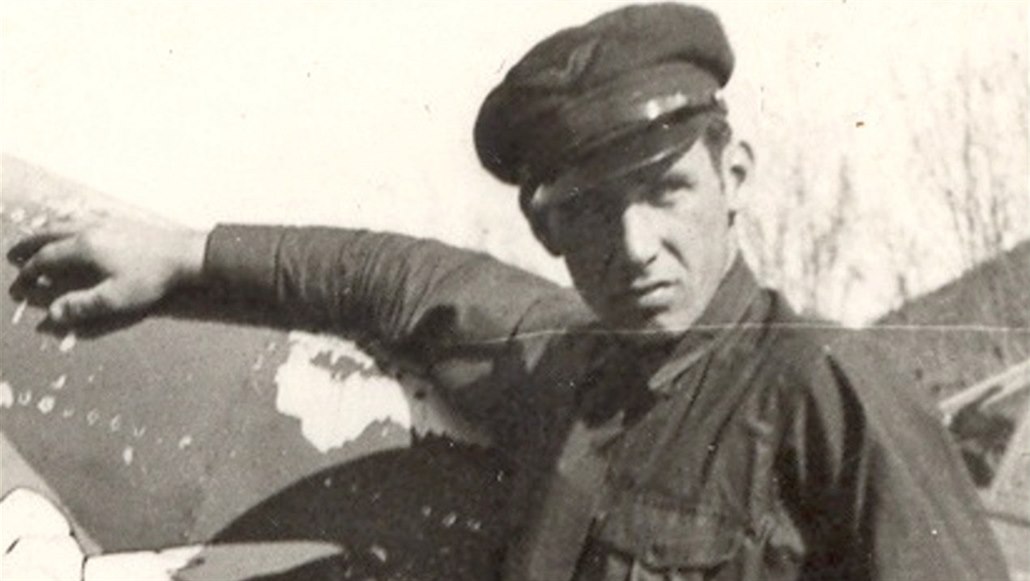 Vilému Noskovi z Líní na Plze�sku se splnil sen a stal se pilotem. Na snímku je ve francouzské uniform�, ve Francii p�sobil jako mechanik.