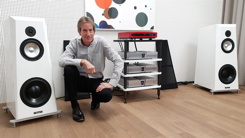 Allen Sides v pra�ském showroomu VOIX u �svých� reprosoustav Ocean Way Audio Sausalito