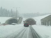 Vjezd do tunelu Panensk na dlnici D8 ve smru st nad Labem (11:45, 3. nora...