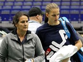 Conchita Martnezov a Karolna Plkov bhem trninku na Fed Cup v Ostrav.