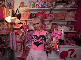 Azusa Sakamotová z Hollywoodu je velkou milovnicí Barbie a má nejen obrovskou...