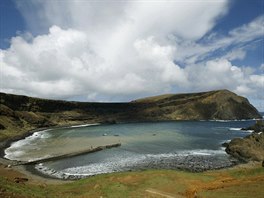 To je on, v roce 1966 ho chilská vláda pojmenovala jako Robinson Crusoe Island....