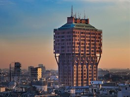 Z milánské budovy Torre Velasca postavené ve stylu moderního brutalismu a...