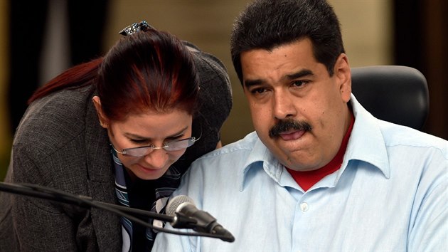 Poslankyn stavodrnho shromdn Clia Floresov s prezidentem Venezuely a svm manelem Nicolasem Madurou