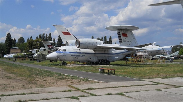 Antonov An-71