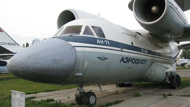 Antonov An-71