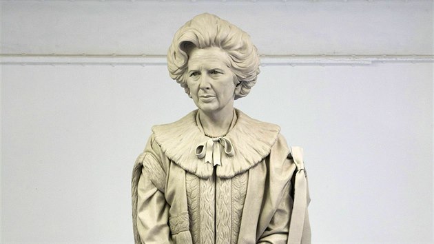 Socha Margaret Thatcherov, kterou zhotovil anglick socha Douglas Jennings.