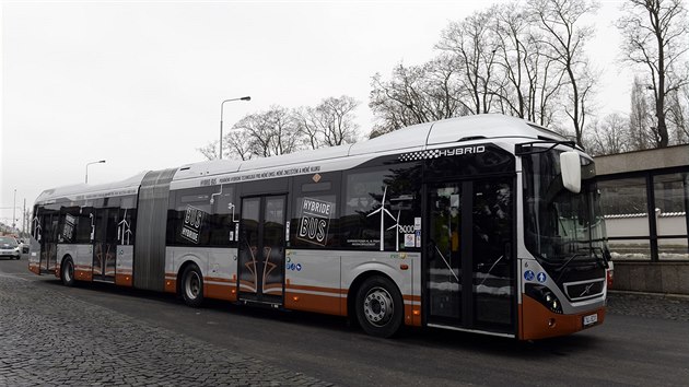 Prask dopravn podnik pedstavil 6. nora 2019 nzkopodlan kloubov autobus s hybridnm pohonem Volvo 7900 LAH. Vz vdskho vrobce bude v nsledujcch tyech mscch testovat v provozu s cestujcmi.