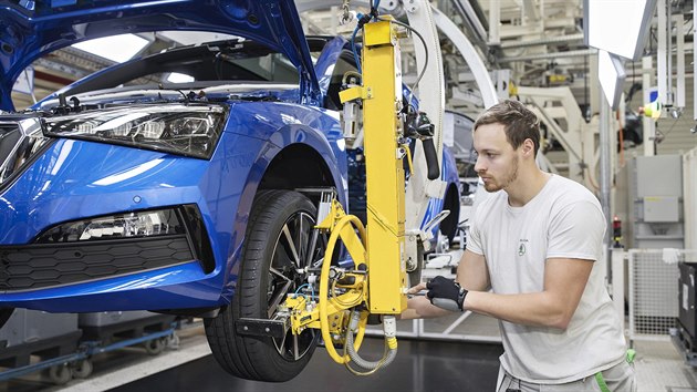 Výroba ve Škoda Auto se téměř na tři týdny zastaví, pracovníci dostanou náhrady