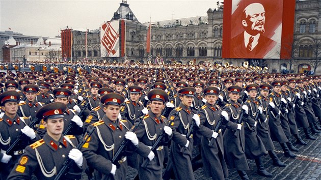 Snahy o liberalizaci socialistickch stt byly vdy spojeny s hrozbou toku sovtsk armdy.