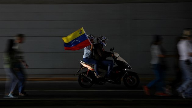 Venezuelan protestuj proti vld Nicolse Madura. (2. nora 2019)