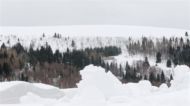 Sníh se drží zejména na horách, snímek je z Moldavy na Teplicku.