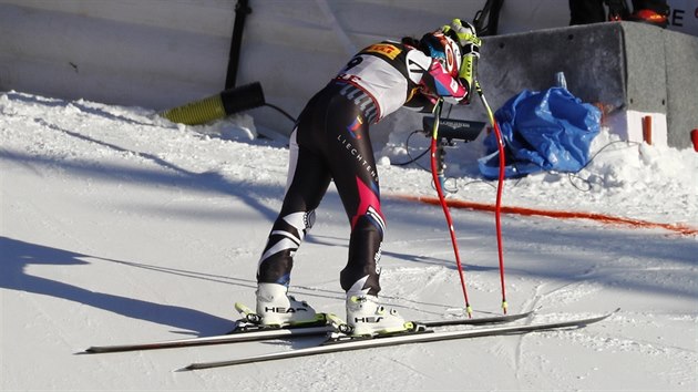Zklamaná Tina Weiratherová po chybě v superobřím slalomu na mistrovství světa v Aare.