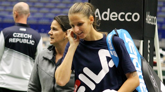 Conchita Martnezov a Karolna Plkov bhem  trninku na Fed Cup v Ostrav.