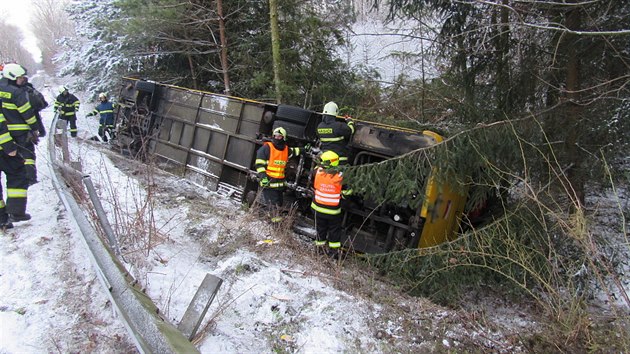 Nehoda autobusu u Třebechovic pod Orebem (4.2.2019).