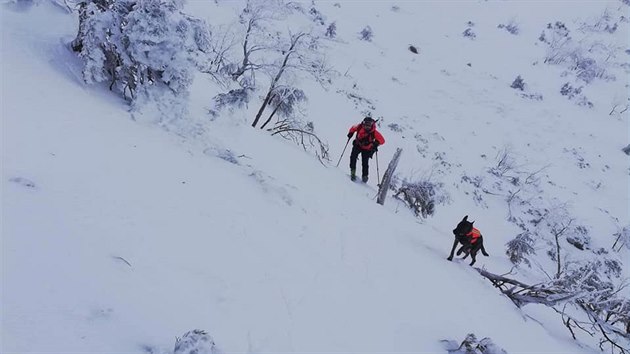 Polská horská služba pátrá po ztraceném německém turistovi (1.2.2019).