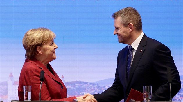Nmeck kanclka Angela Merkelov a slovensk premir Peter Pellegrini na setkn premir zem V4 v Bratislav (7.2.2019)