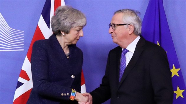 Pedseda Evropsk komise Jean-Claude Juncker (vpravo) a britsk premirka Theresa Mayov v Bruselu (7. nora 2019)