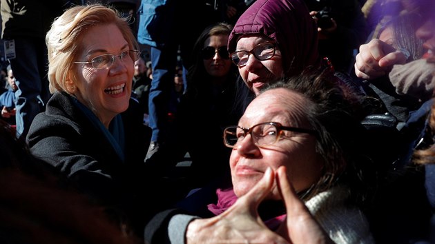 Demokratick sentorka Elizabeth Warrenov oznamuje svou kandidaturu na prezidentku USA. (9. nora 2019)