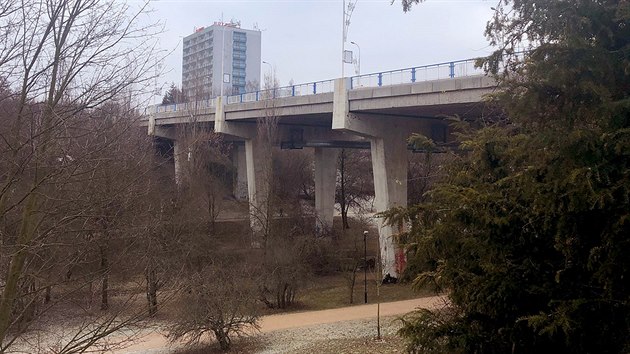 Most pes Stensk dol v Kladn m u nkterch obyvatel pezdvku mal Nuselk. Fotografie zobrazuje jeho aktuln stav.