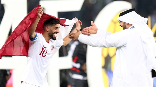 Hasan Al Hajds (vlevo) slav asijsk titul pro Katar.