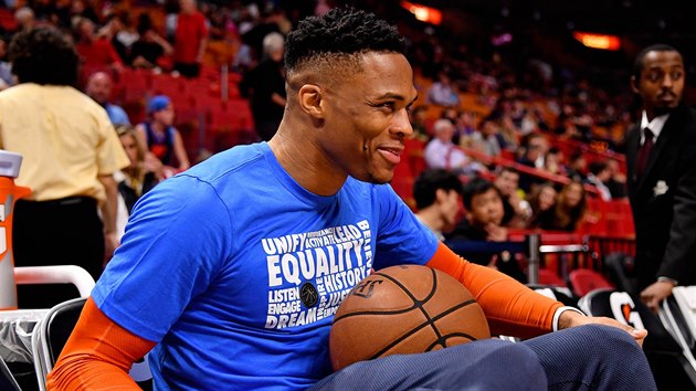 Russell Westbrook z Oklahoma City ped zpasem s Miami.