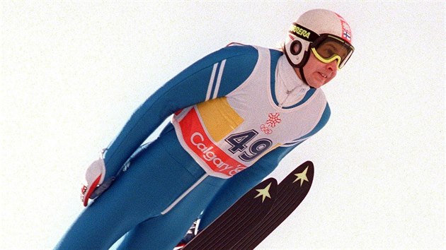 Momentka z roku 1988: Matti Nyknen si v Calgary skoil pro olympijsk triumf.