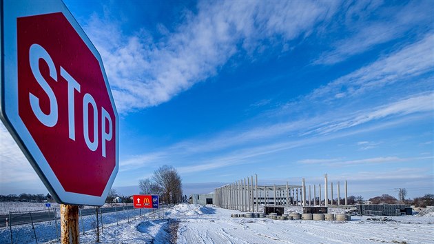 Rozestav�n� haly spole�nosti CTP z roku 2015 na okraji Hradce Kr�lov� (leden 2019).