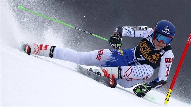 Slovensk lyaka Petra Vlhov na trati obho slalomu v Mariboru