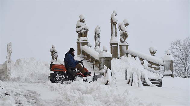 Hust snen zashlo Olomouck kraj po pedchozm vraznm oteplen a deti....