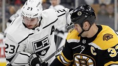 Zdeno Chára, obránce Bostonu, a Dustin Brown z Los Angeles