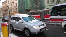 Omezený výhled má na svdomí spoustu nehod. Za patn oitné auto navíc hrozí...