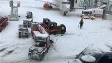 Kuriózní dopravní zácpa na letišti
