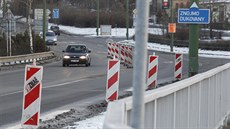 Provoz po mostu v třebíčské Hrotovické ulici byl kvůli nutnosti jeho odlehčení...
