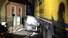 Pi nehod v havlíkobrodské Humpolecké ulici narazil idi kamionu do jiné...