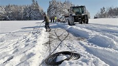 Sníh zpsobil komplikace v doprav v Plzni a okolí. Zlámané stromy poniily...