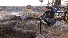 Krytof Derner z Ústavu archeologické památkové pée severozápadních ech v...