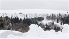 Sníh se drí zejména na horách, snímek je z Moldavy na Teplicku.