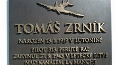 Tomáš Zrník má v Lutonině od roku 2011 pamětní desku na kulturním domě.