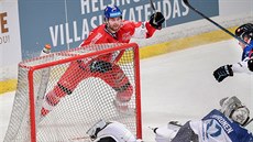 Český hokejista Hynek Zohorna slaví branku do finské sítě