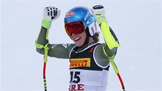 O DVĚ SETINKY. Americká lyžařka Mikaela Shiffrinová se raduje v cíli...