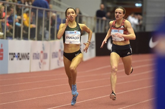 Sofia Ennaouiová z Polska v Ostrav vyhrála bh na 1500 m, vpravo je druhá...