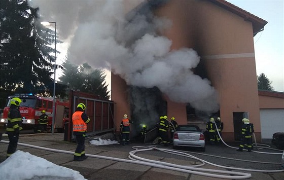 V Rudolci u Bezové hoela autodílna (16. února 2019).