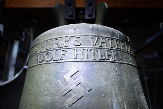 V Nmecku se stále vyuívají zvony, které na sob mají nacistické symboly.