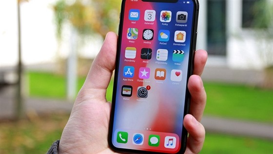 iPhone X byl prvnm telefonem Applu s obrazovkou typu OLED