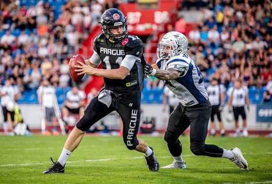 Jan Dundáek (vlevo) v dresu Prague Black Panthers