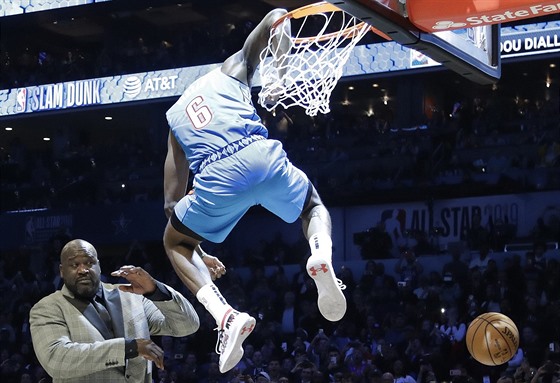 Hamidou Diallo z Oklahoma City peskoil Shaquilla O'Neala a jet se po své...